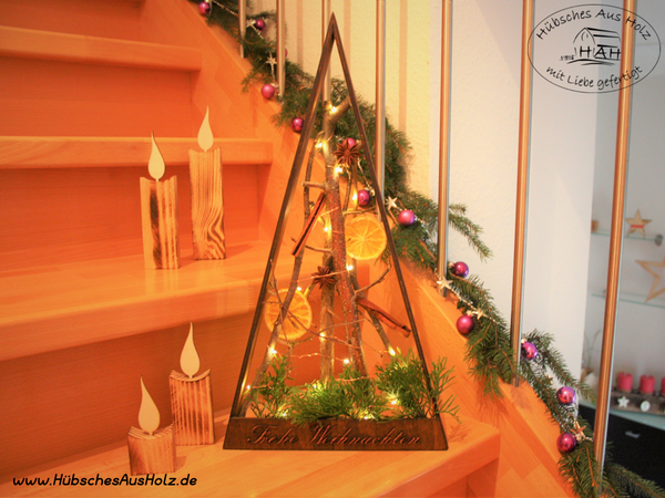 Holz-Weihnachtsbaum aus Pappelholz mit Schriftzug "Frohe Weihnachten" und LED-Lichterkette