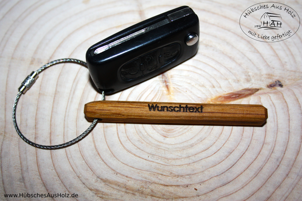 Schlüsselanhänger aus Eichenholz mit Wunschgravur - Design 2